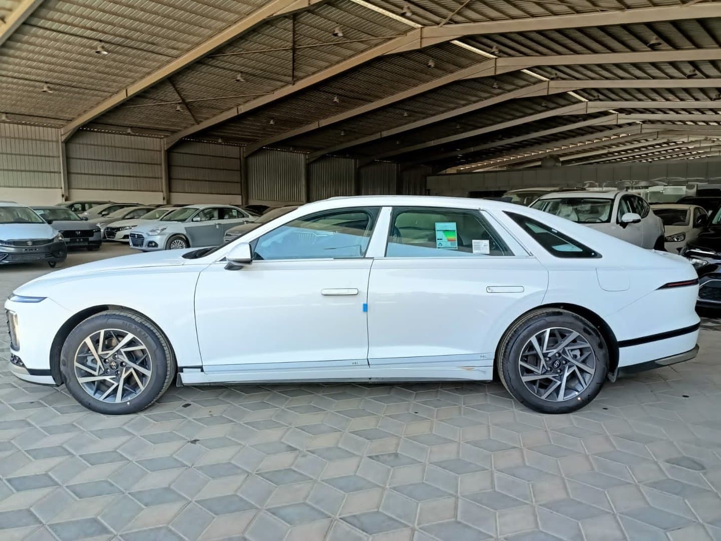 Hyundai  Azera Classic 2025 thumbnail 3