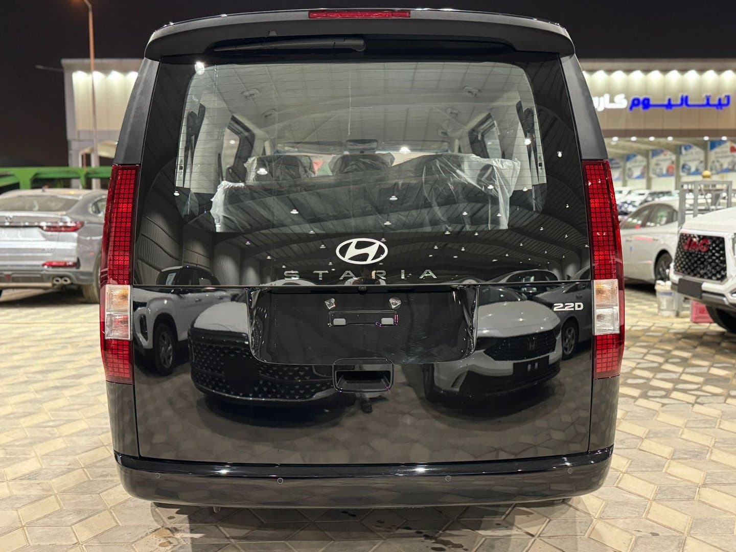 Hyundai  Staria Gasoline 2025 thumbnail 2