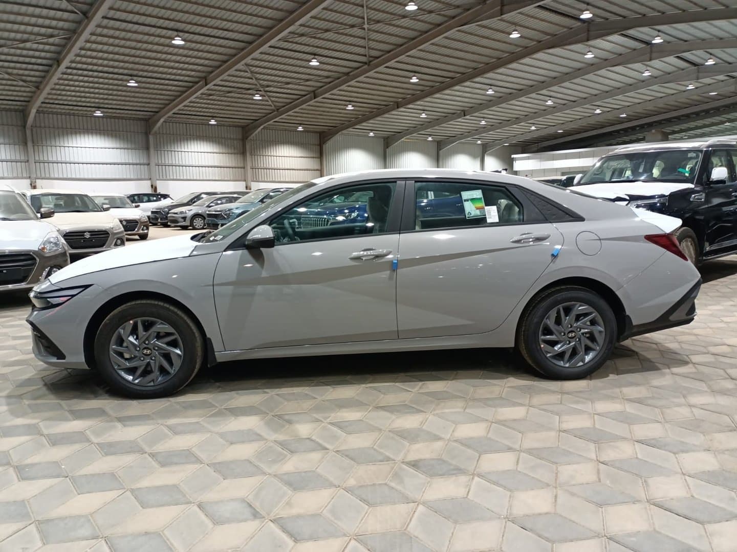Hyundai Elantra Smart 2.0L 2025 thumbnail 2