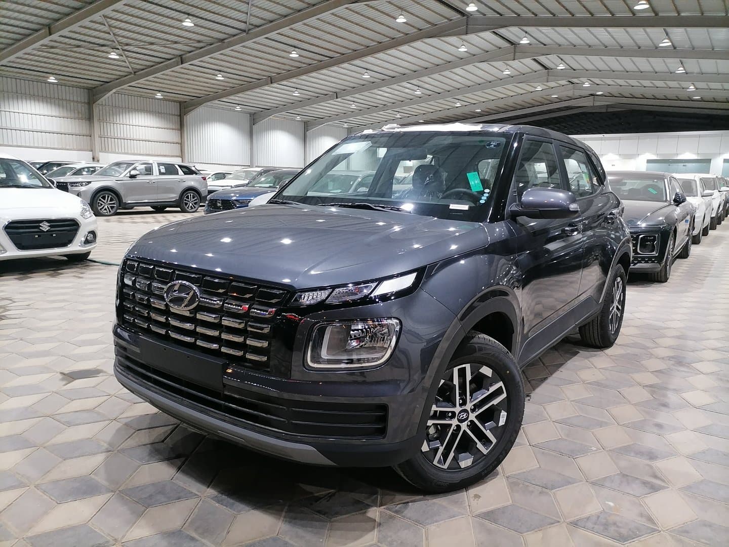 هيونداي Venue GL Smart 2025 - exterior - Image 1